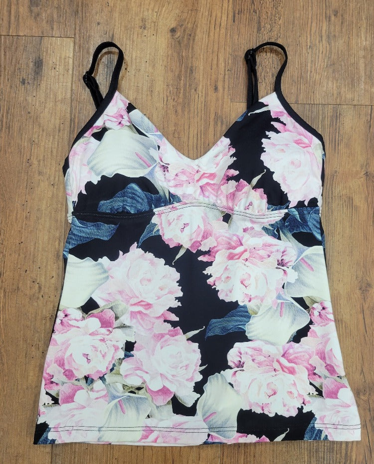 Look fabulous in this Baku Tankini! It's a luxurious black hue with a playful pink flower print, and comes with a soft cup and cheeky bottom for extra va-va-voom. Be the queen of the beach with this Natural Shape Flattering tankini!