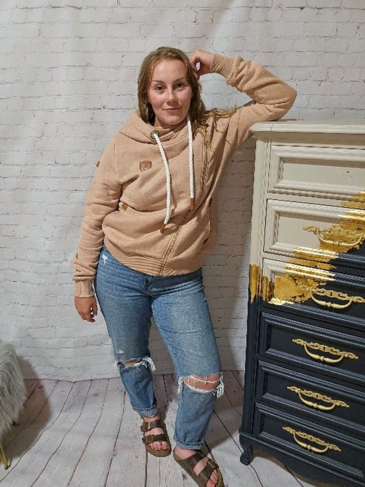 Fan favorite! The Wanakome Athena is everyone's go to hoodie with a stylish asymmetrical zipper, large cozy pockets, comfy cowl neck hood and in several neutral and bright shades and colors to choose from. This zip hoodie runs true to size and is great for long torso ladies and the sleeves reach your wrists! Winner!    799