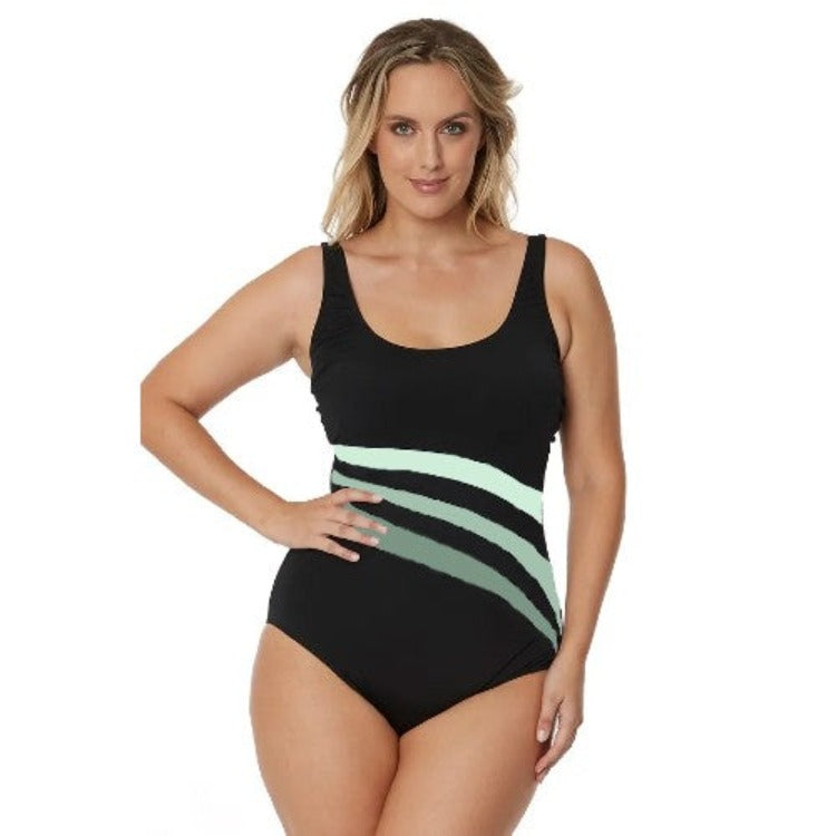 The ultimate beach statement! Look wave-ready in this contrast-wave bathing suit, with full support for those of us with DD/E cup sizes. Plus, adjustable straps mean you can customize the fit to your perfect wave-cresting level. Swimming never looked so good! 100% Polyester design will last & resist fading. Get ready to ride those seas of fun!