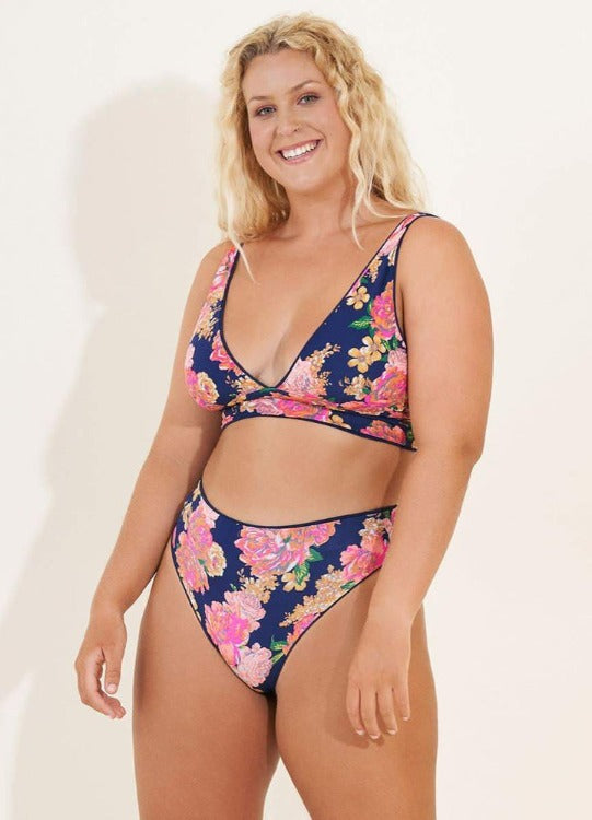 The Long Line Bikini is the must-have swimwear for any beach fashionista! You'll love its unique look, with an induigo blue textured side and beautiful paradisio floral print, wide straps for better support and comfort, longline style, and an open back and front. Plus you get two looks in one with the reversible full coverage and removable soft cups. Great for any size, from small to XL, and made in Colombia for top quality!