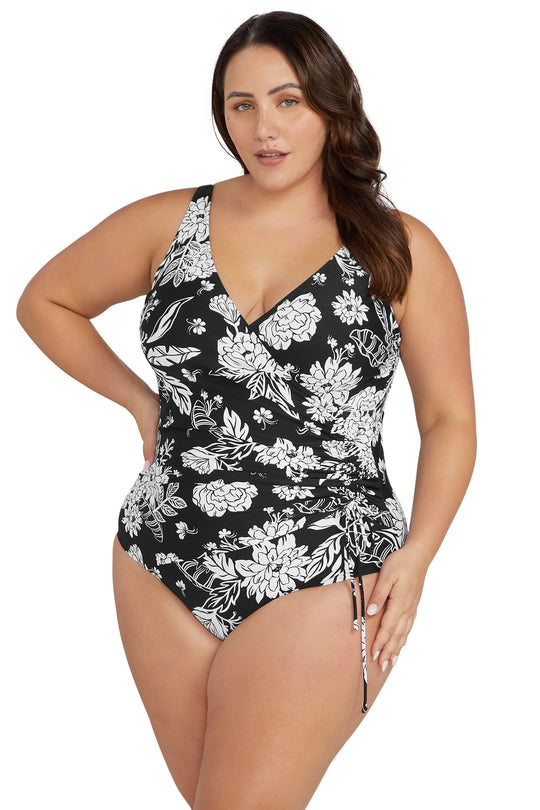 Look and feel your best with our Rembrant Multicup One Piece. Its contemporary Artesands cut fits your curves perfectly, while its wire-free design offers all-day comfort and support. Plus, its adjustable ruching and multi-fit cup sizes ensure every woman is supported, from D cup to G cup. For full body 360-degree powermesh and amazing bottom coverage, Rembrant is the ultimate go-to. Your beach bod awaits!