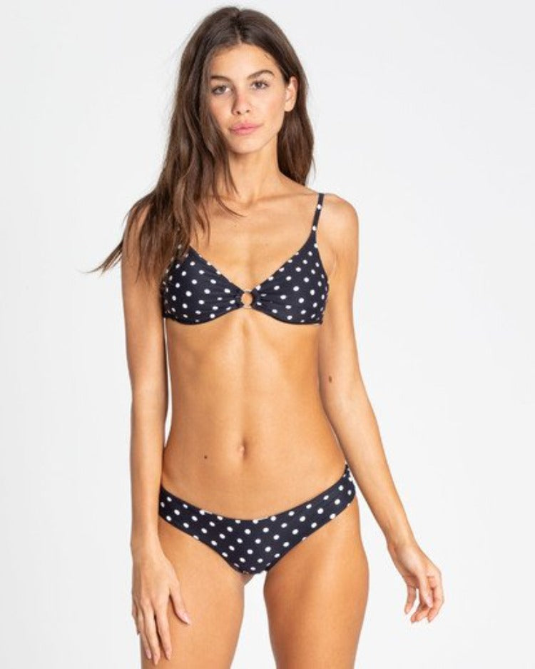 Dive into summer with True That Trilet Bikini! Featuring a stylish polka dot print, removable soft padding, and adjustable straps, you can hit the beach looking fabulous and feeling secure. Plus, the reversible bikini bottom adds flair to any wardrobe - now that's what we call a real ace in the hole! Hook up your style with the perfect beach look!