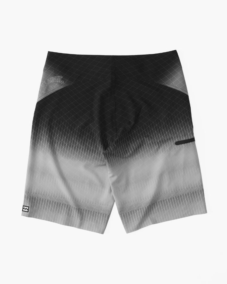 Experience powerful wave navigation with the Fluid Pro Performance Boardshorts! Crafted with sustainability and 4-way stretch, these stylish 20" shorts are lightweight and resilient. Get ready to take your surf sessions to the next level!