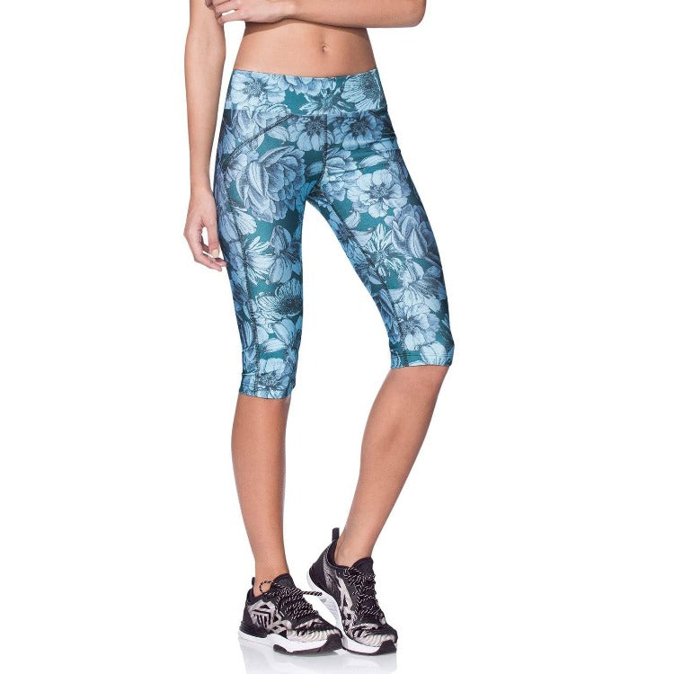 Bring the dream with our Dreamy Harbor Crop Pant! It's the perfect way to bring freshness and style to any outfit. These ultra-fitted and cropped leggings offer the perfect combination of comfort and personality with a beautiful floral print, plus an extra-fancy 16" inseam. Made with 54% Spandex, 45% Nylon, and 1% Cotton, this pantrrific pair is made for Colombian comfort!