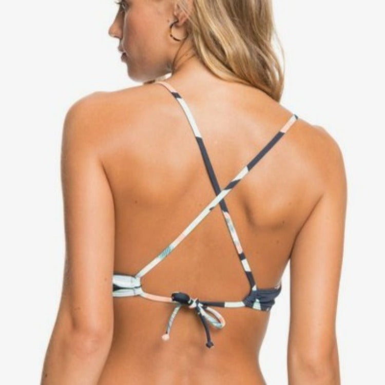 Get ready for some fun in the sun with the Athletic Beach Classic Bikini! Our soft, resistant stretch fabric creates an athletic triangle shape with low support, removable pads, and adjustable tie straps for your custom fit. Perfect for cup sizes A/B/C, it seals the deal with criss-cross back straps for better support and movement when you're ready to hit the beach! Now let's dive in!    ERJX304432/40415