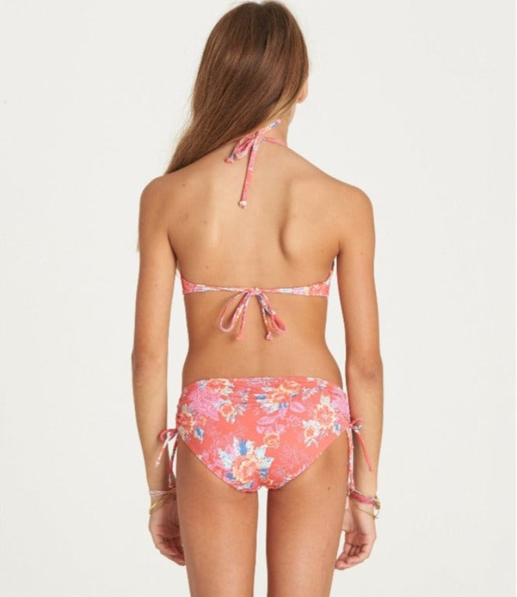 This Rosie Daze High Neck Bikini will have your little beach babe stylin'! She'll be the cutest kiddo on the sand thanks to its ruffled upper chest and adjustable ties perfect for the perfect fit. The elastane blend material promises to keep her comfy and looking great all day! Get ready to say "yasssss" to this bikini!